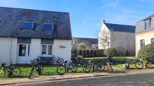 Alignement des vélos devant le local